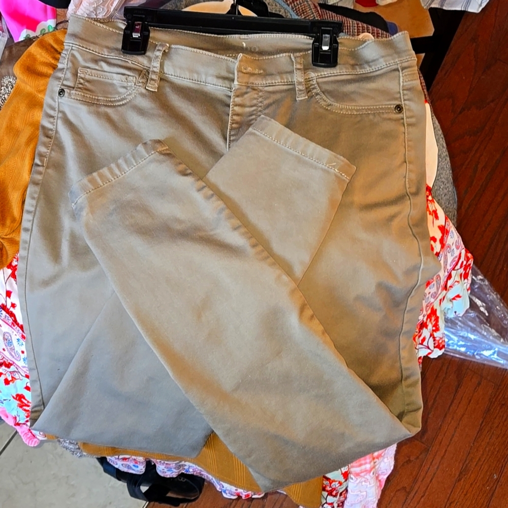 New York and Company Soho sz 8 slim leg pant